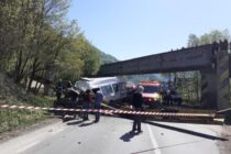 Accident rutier grav la Tarcău! O persoană a decedat, iar alte 3 au fost rănite.