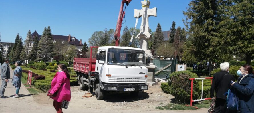 IPS Teofan vine la Piatra Neamț pentru a sfinți Troița dedicată martirilor din temnițele comuniste