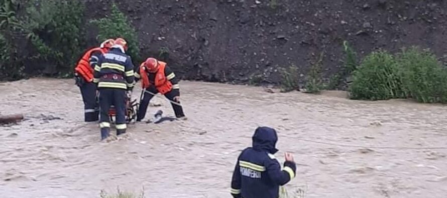 Un bătrân și-a pierdut viața după ce a fost luat de viitură în localitatea Almaș
