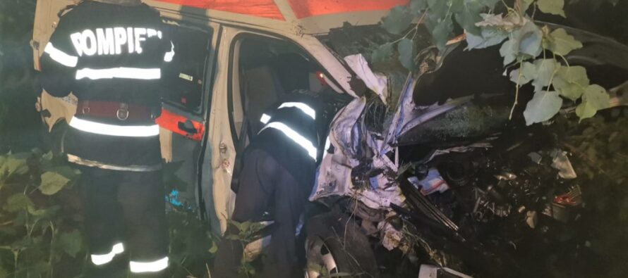 Accident rutier grav între un autoturism și o ambulanță la Săbăoani