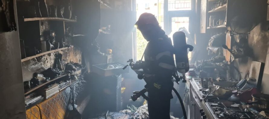 Incendiu la un apartament din Piatra Neamț provocat de un scurtcircuit