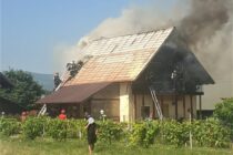 Incendiu puternic la o casă din Dumbrava Roșie provocat de un scurtcircuit