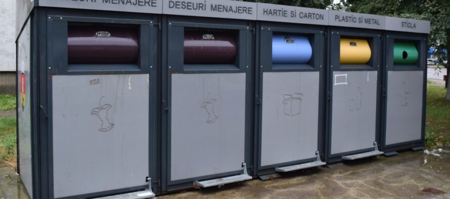 Pubelele și shelterele în care se colectează gunoiul în Piatra Neamț vor fi spălate periodic
