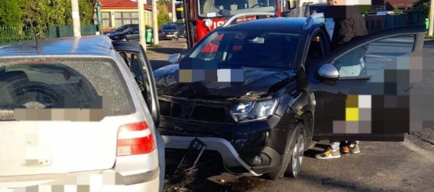 2 autoturisme s-au tamponat în comuna Dumbrava Roșie, un bărbat a fost rănit