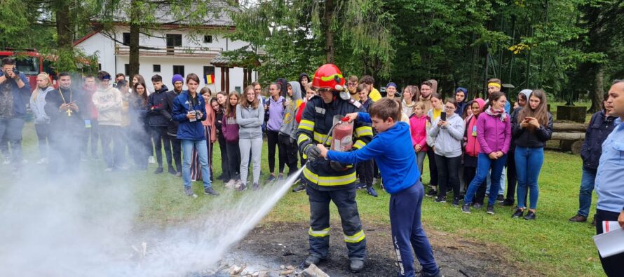 Acțiuni de prevenire ale pompierilor organizate la biserici și mănăstiri din Neamț