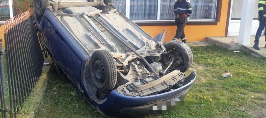 O femeie de 35 de ani s-a răsturnat cu mașina pe strada Izvoare