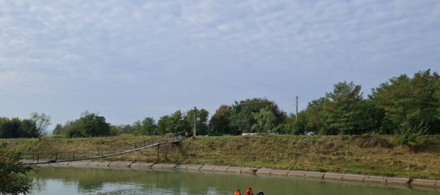 O persoană s-a aruncat într-un canal al râulului Bistrița în localitatea Mănoaia
