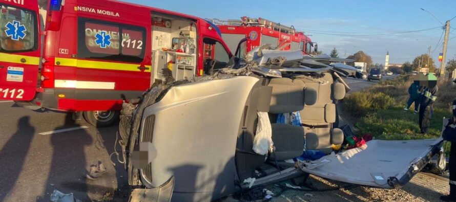 Accident rutier la Săbăoani, o persoană a rămas încarcerată
