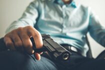 Dramă la Roman: un bărbat s-a sinucis cu un pistol