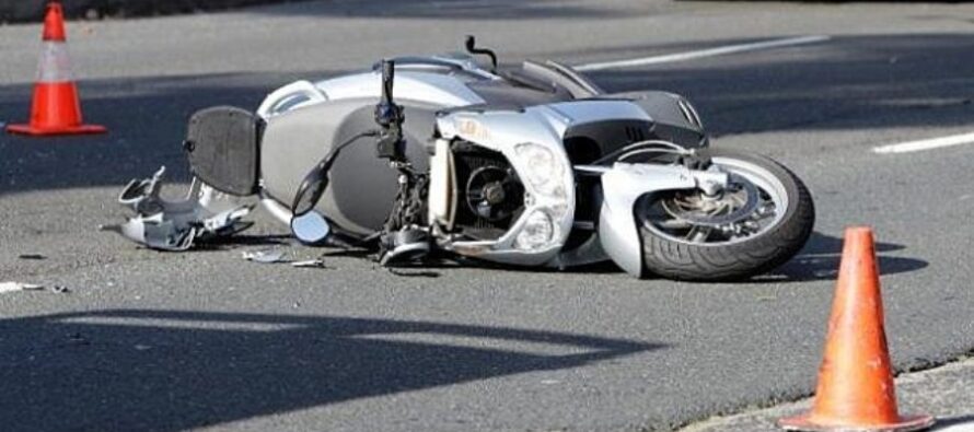 O femeie a fost accidentată în urma impactului între un autoturism și un moped