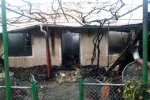 O locuință din satul Hlăpești a fost mistuită de flăcări
