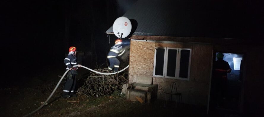 Incendiu la o locuință din localitatea Oglinzi provocat de un coș de fum