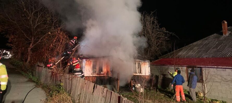 Incendiu puternic la o locuință din comuna Rediu