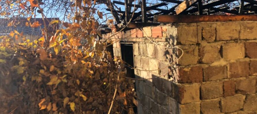 Incendiu la o locuință din Piatra Neamț provocat de o țigară nestinsă