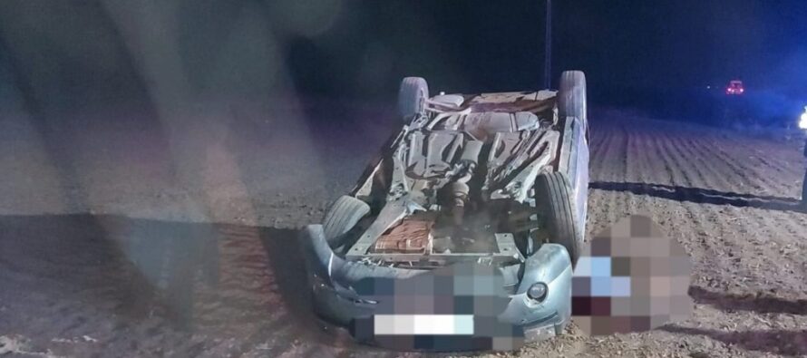 Un tânăr de 22 de ani a decedat după ce s-a răsturnat cu mașina