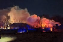 Incendiu devastator la o gospodărie din Grumăzești provocat de o lumânăre aprinsă