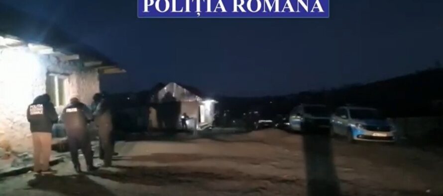 4 persoane au furat 1.360 de metri de cablu telefonic