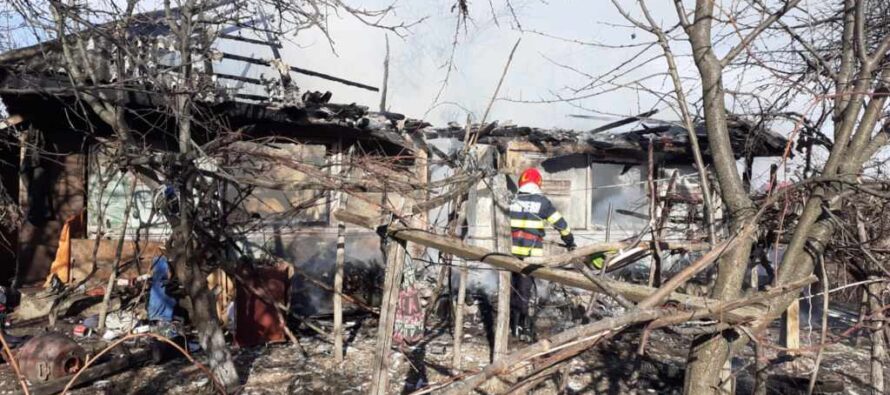 Incendiu la o gospodărie din Dulcești, un bătrân a rămas fără locuință