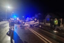 Un autoturism în care se aflau 3 persoane s-a răsturnat pe strada 1 Decembrie din Piatra Neamț, un tânăr de 24 de ani a decedat