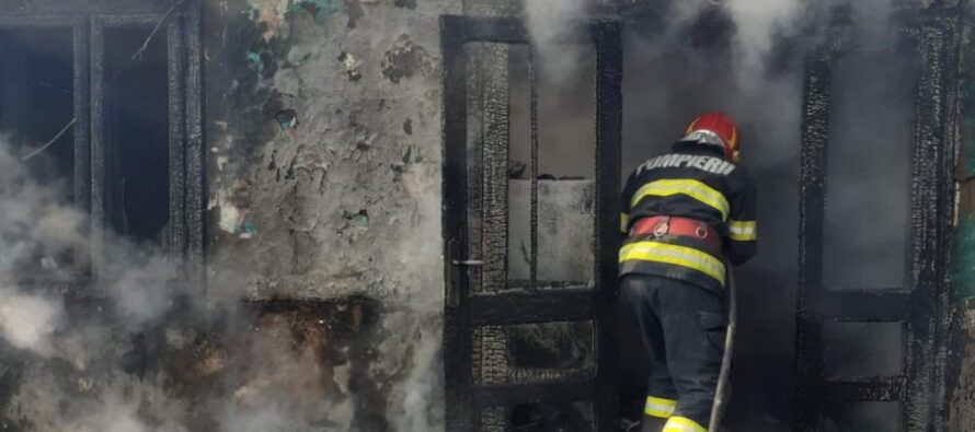 O familie din Drăgănești a rămas fără locuință în urma unui incendiu de vegetație