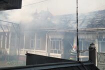 O lumânare aprinsă a provocat un incendiu la o locuință din Tg. Neamț