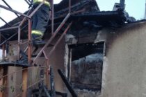 O locuință din Roznov a fost mistuită de flăcări din cauza unui scurtcircuit
