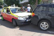 5 autoturisme avariate pe o stradă din Piatra Neamț