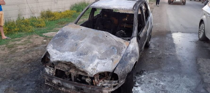 Un autoturism a fost mistuit de flăcări în comuna Ion Creangă