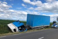 Accident rutier la Păstrăveni, un TIR s-a răsturnat în afara carosabilului