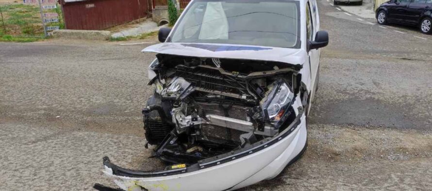 Accident rutier cu 4 autoturisme avariate în localitatea Piatra Șoimului