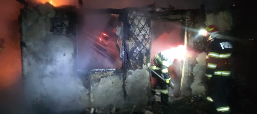 Un adăpost de animale și o locuință din Făurei au fost afectate de un incendiu pus intenționat