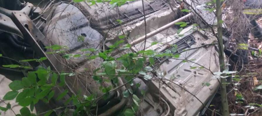 O persoană a rămas încarcerată după ce s-a răsturnat cu autoturismul la Poiana Teiului