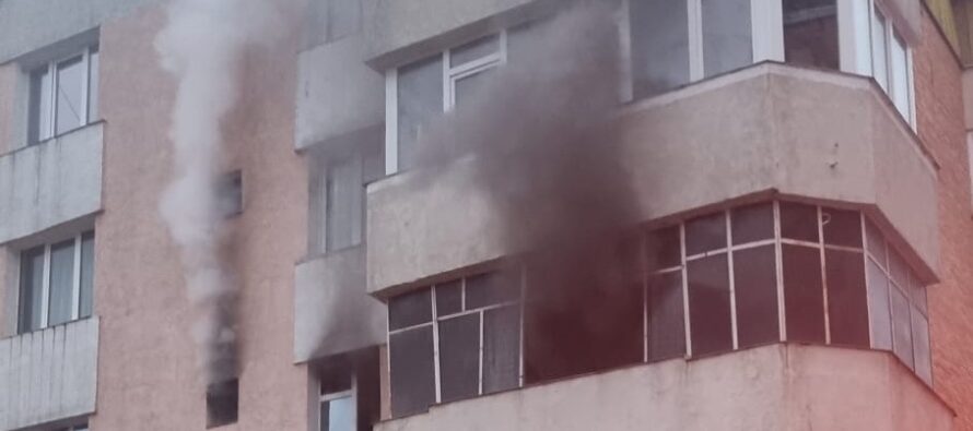 Incendiu la un bloc de locuințe din Piatra Neamț