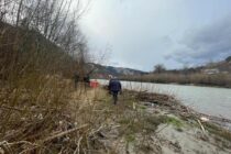Un bărbat din Poiana Teiului și-a pierdut viața încercând să traverseze apele Bistriței alături de o căpriță