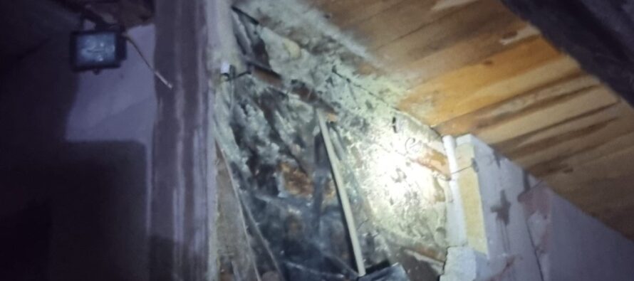 O locuință din Poiana Teiului a luat foc din cauza unui scurtcircuit