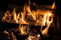 Incendiu la o locuință din Țibucani, un bărbat a suferit arsuri pe 50% din suprafața corpului