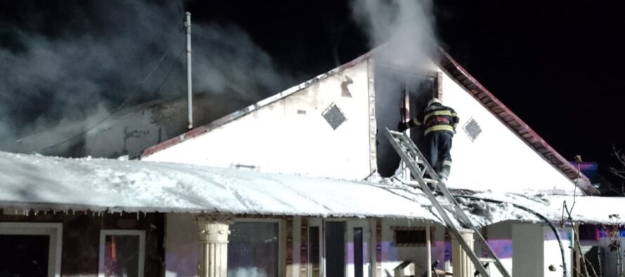 Incendiu provocat de un coș de fum defect la o locuință din orașul Târgu Neamț