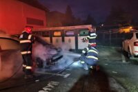 Un autoturism a luat foc pe strada Mihai Viteazu din Piatra Neamț