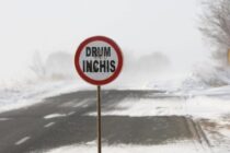 Mai multe drumuri din Neamț sunt închise din cauza zăpezii