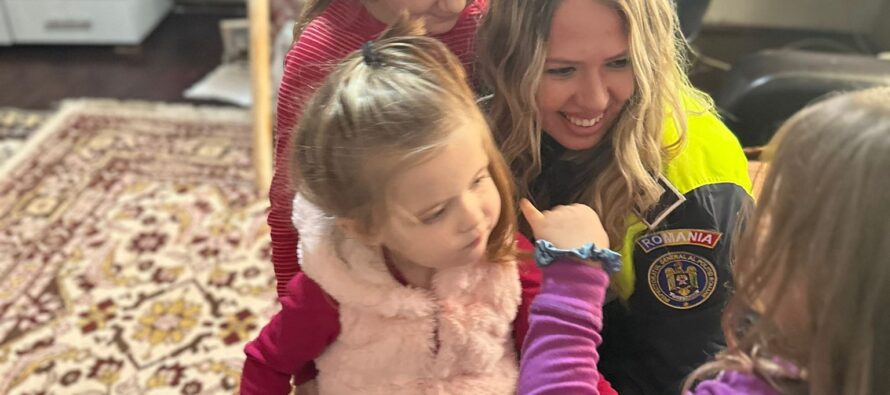 *Polițiștii Secției de Poliție Rurală Săbăoani în misiune ,,specială” cu Moș Crăciun*