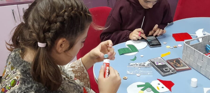 Ateliere lui Moș Crăciun, la Biblioteca Județeană